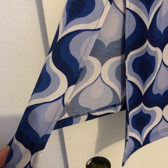 Susan Graver tunic, 1X, blue and white geometric print, longer on right side. - Picture 5 of 8
